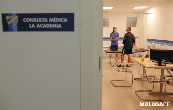 Una sala habilitada para las consultas médicas de La Academia (Fotos: Málaga CF).