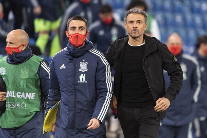 Luis Enrique, en Basilea junto a su cuerpo técnico (Foto: EFE).