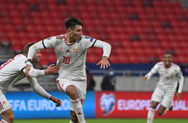Szoboszlai celebra un gol con Hungría durante un partido de la Nations League (FOTO: EFE).