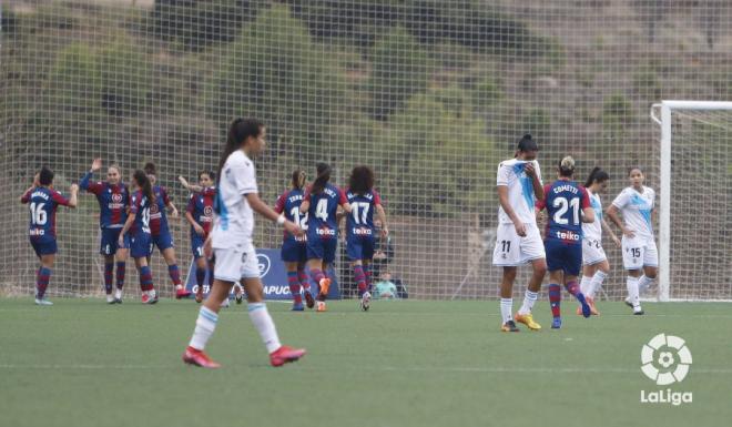 Las jugadoras del Levante celebran un gol ante el Dépor Abanca (Foto: LaLiga).