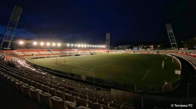 Estadio Olímpico de Terrassa todavía tiene césped artificial (Foto: Terrassa FC).