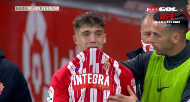 Nacho Méndez se marcha lesionado y entre lágrimas en el Tenerife-Sporting.
