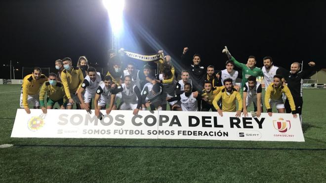 Jugadores del Ribadumia celebrando el pase a la Copa del Rey (Foto: RFGF).