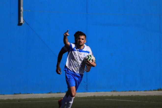 Un jugador del Alcalá celebra un gol (foto: CD Alcalá).