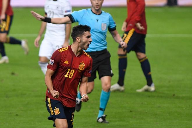 Ferran Torres celebra su gol ante Alemania en el partido de Nations League disputado en La Cartuja.
