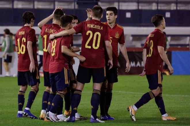 Los jugadores de la selección española sub 21 celebran uno de los goles ante Israel (Foto: EFE)..