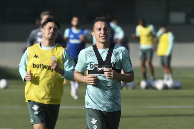 Andrés Guardado en el entrenamiento (foto: Kiko Hurtado).