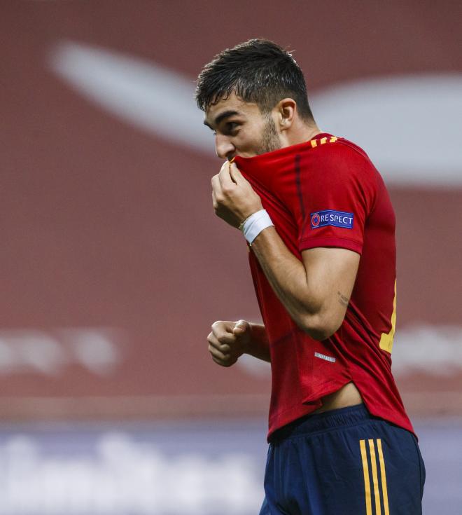 Ferran Torres se sale con España