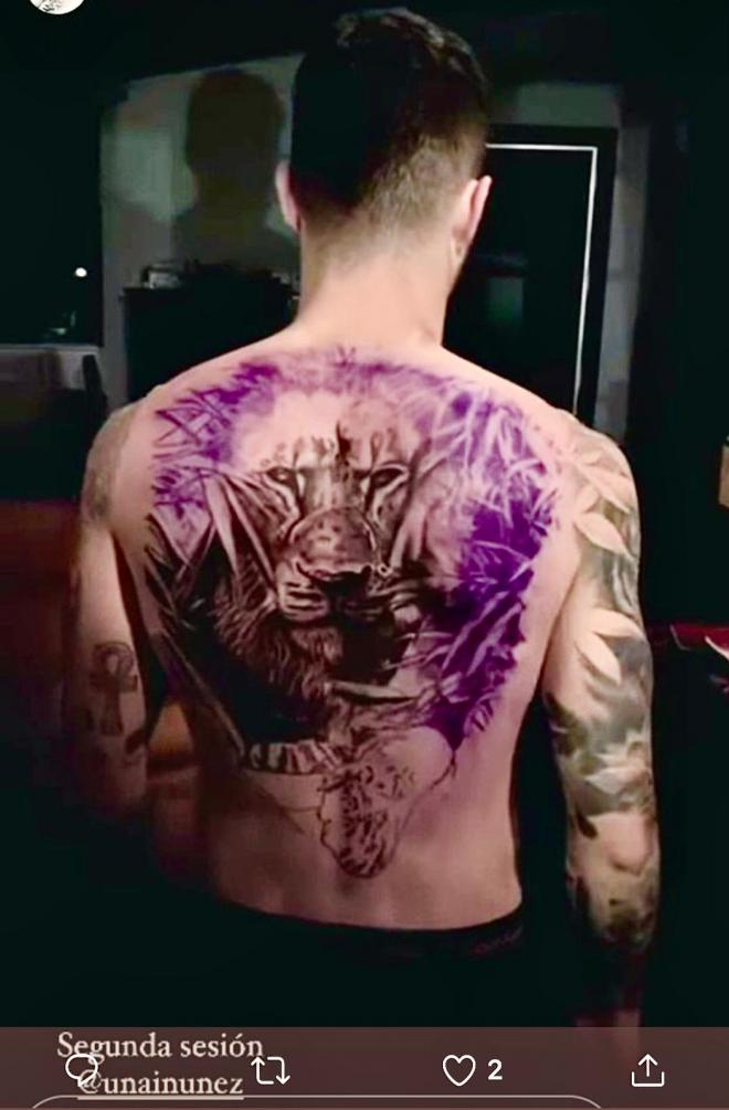 Unai Núñez muestra a través de Instagram el tatuaje de su león.