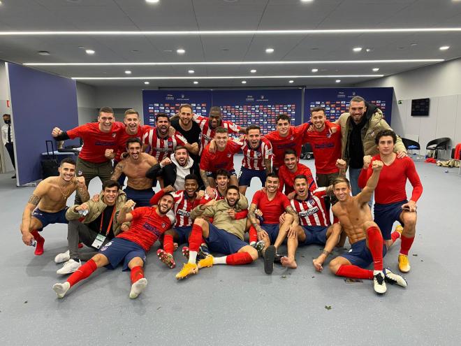 Los jugadores del Atlético de Madrid festejaron el triunfo en el vestuario.