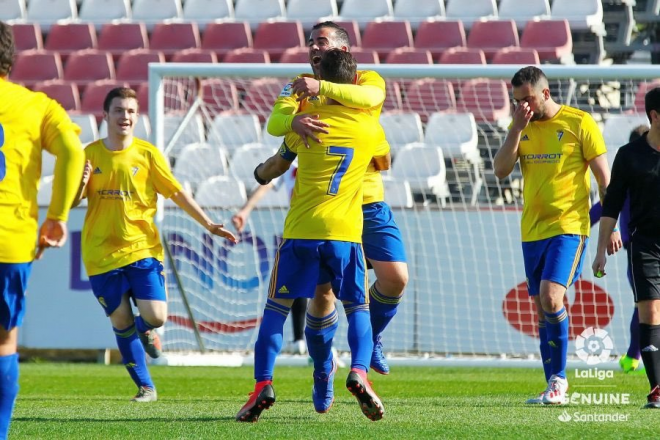 Los jugadores del Cádiz Genuine celebrando un gol (Foto: CCF).