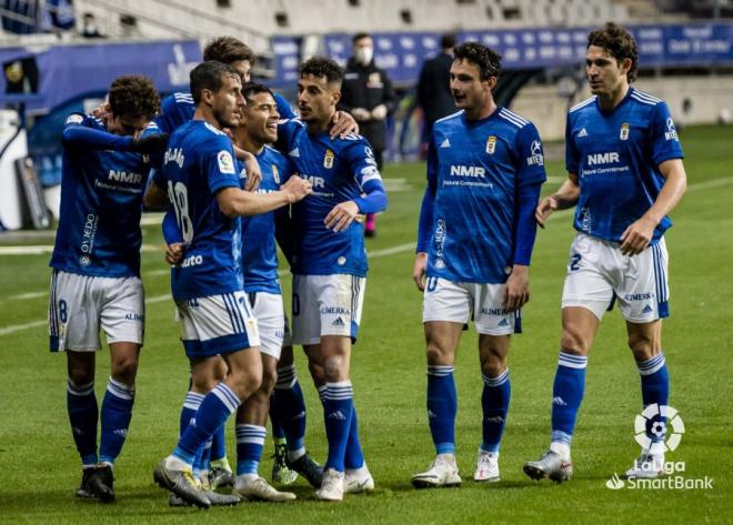 Los jugadores del Oviedo celebran el gol de Nahuel (Foto: LaLiga).