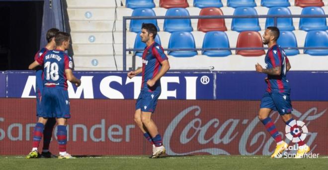 Gonzalo Melero celebra su gol para poner el 1-0 del Levante ante el Elche (Foto: LaLiga).