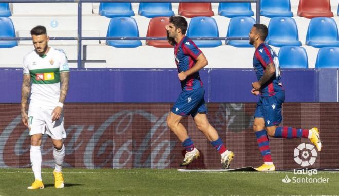 Gonzalo Melero celebra su gol para poner el 1-0 del Levante ante el Elche (Foto: LaLiga).