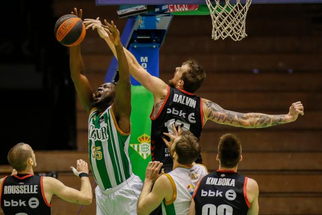 Balvin pone un tapón en el Betis-Bilbao (Foto: Bilbao Basket).