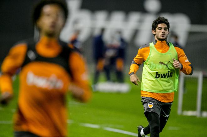 Guedes en el entrenamiento del Valencia CF (Foto: Valencia CF)