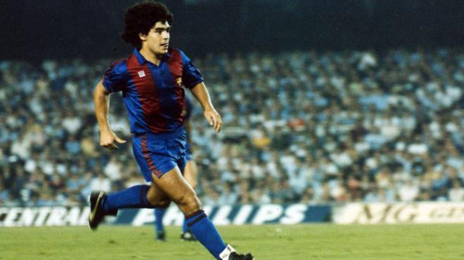 Diego Armando Maradona, con la camiseta del FC Barcelona.