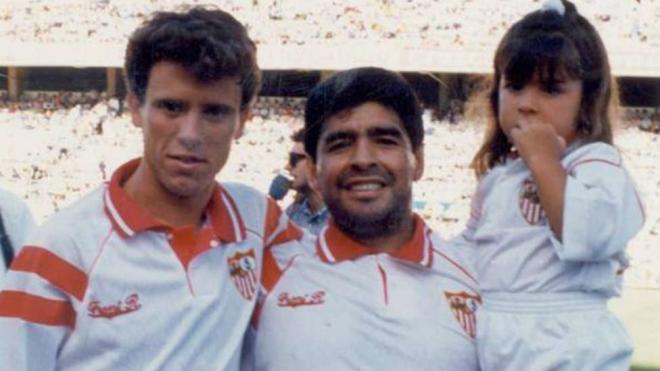 Pineda y Maradona, en su etapa en el Sevilla.