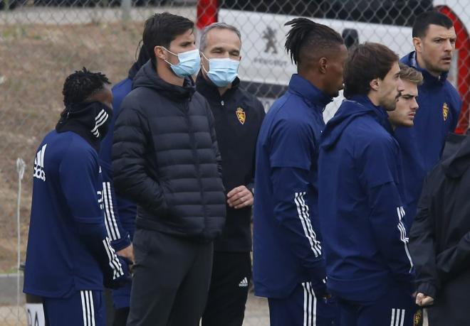 Adrián González junto a sus compañeros en un entrenamiento en el que no pudo participar por lesi