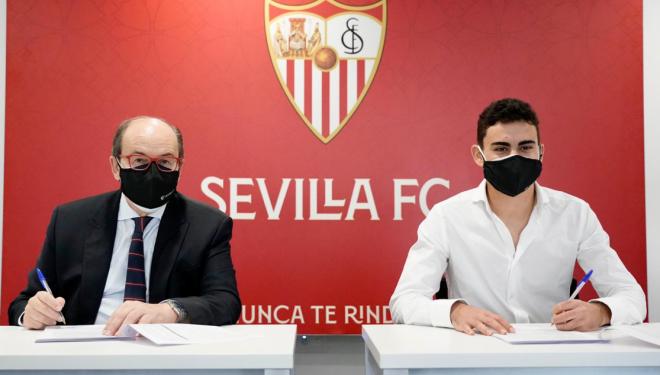 Pablo Pérez renueva su contrato con el Sevilla (Foto: SFC).
