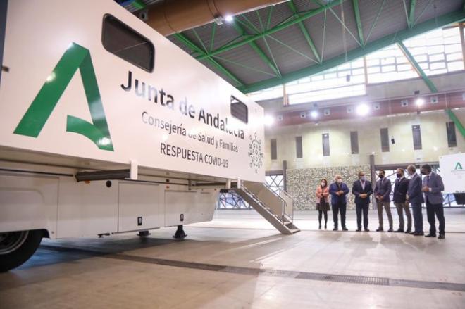 Camiones que realizarán test de coronavirus en Andalucía (Foto: Junta).