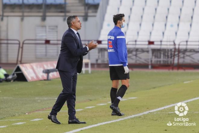 José Gomes, entrenador del Almería, durante el partido ante el Sporting (Foto: LaLiga).