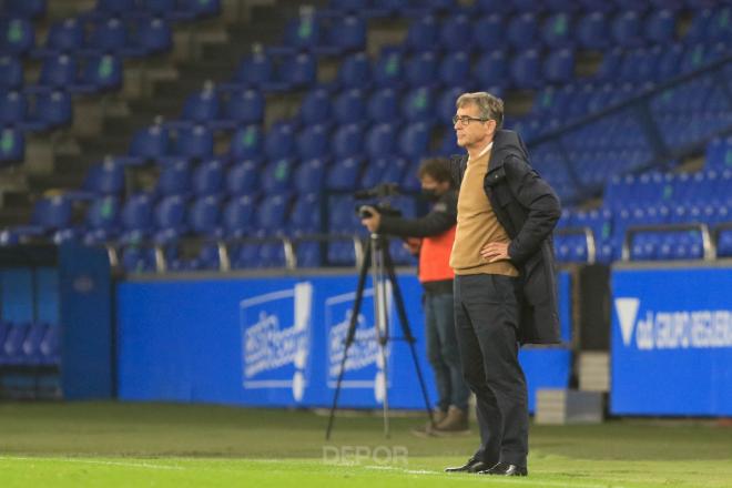 Fernando Vázquez dirigiendo al Deportivo desde la banda de Riazor (Foto: RCD).