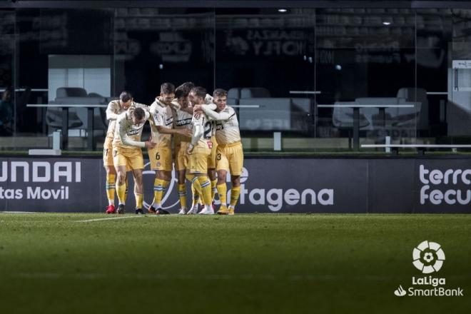 Los jugadores del Espanyol celebran uno de los goles ante el Cartagena.