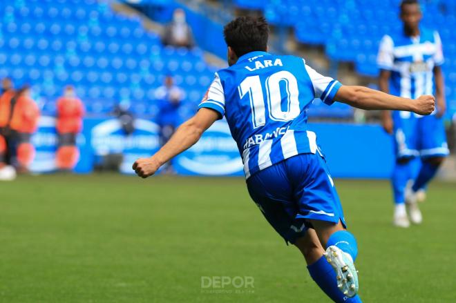 José Lara celebrando su gol con el Deportivo (Foto: RCD).