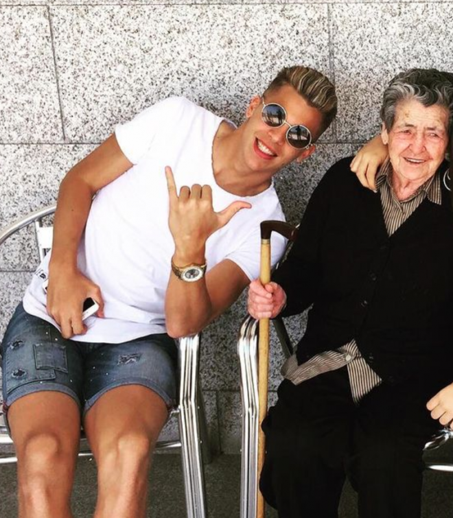 Alejo, junto a su abuela (Foto: Instagram).