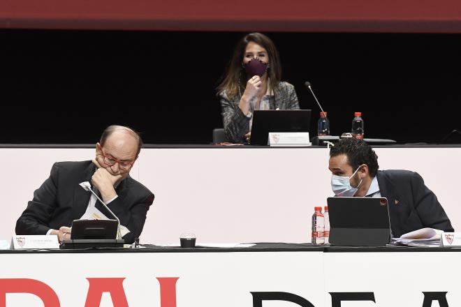 José Castro, Carolina Alés y Del Nido Carrasco, en la Junta 2020 (Foto: SFC).