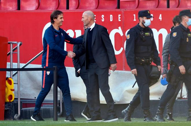 Zidane y Lopetegui, saludándose antes del partido (Foto: Kiko Hurtado).