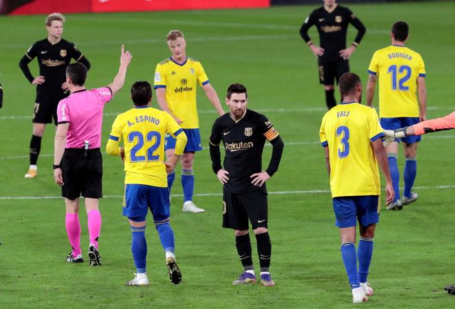 Messi, lamenta el gol cadista en el Cádiz-Barcelona (Foto: EFE).