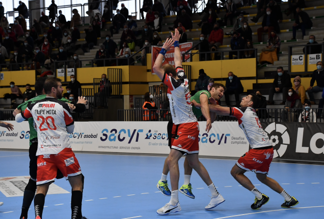 Fertiberia cae en los últimos minutos ante el Viveros Herol Nava