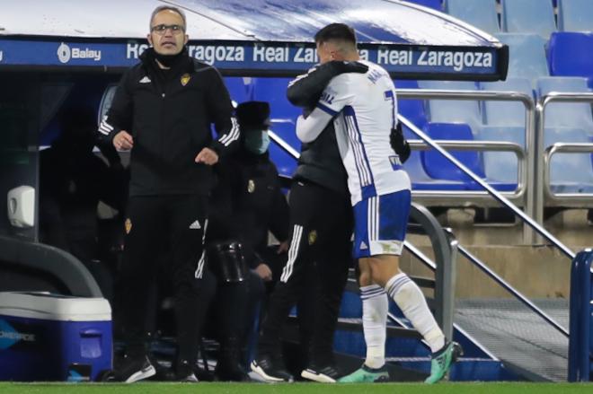 Juanjo Narváez se abraza con Iván tras su gol (Foto: Dani Marzo).