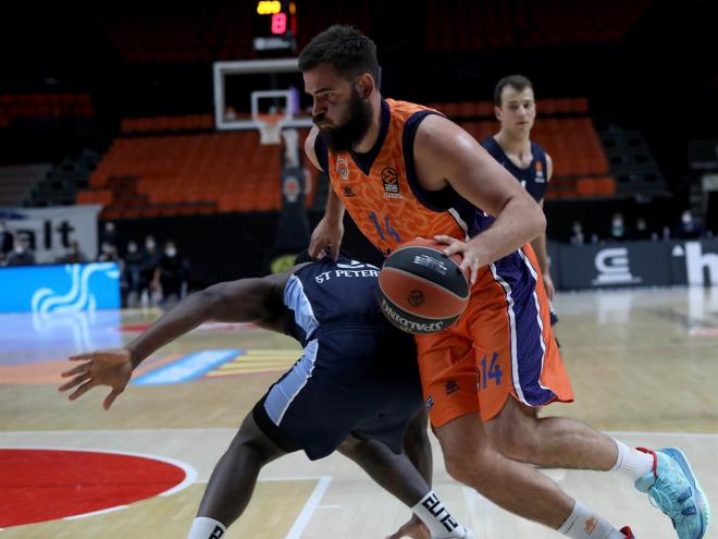El Zenit hace perder los nervios al Valencia Basket (72-85)
