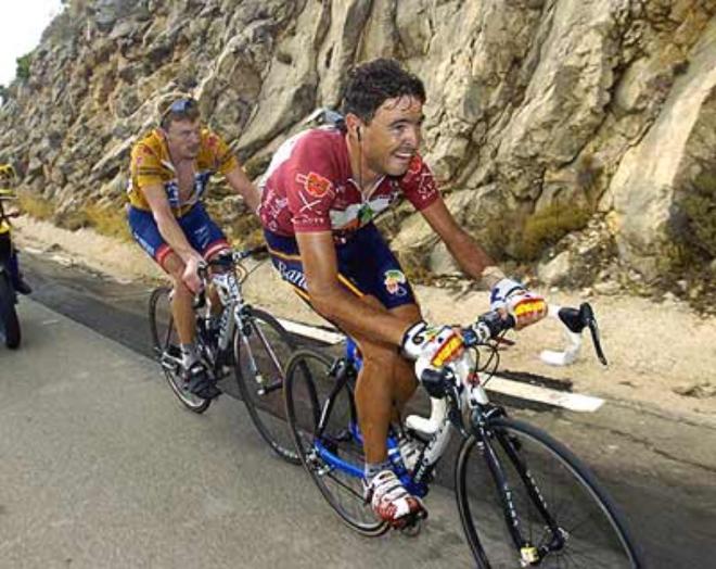 Paco Mancebo corriendo la Vuelta a España 2004 con Banesto (Foto: EFE)