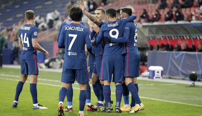 Los jugadores del Atlético de Madrid celebran el primer gol al Salzburgo (Foto: ATM).