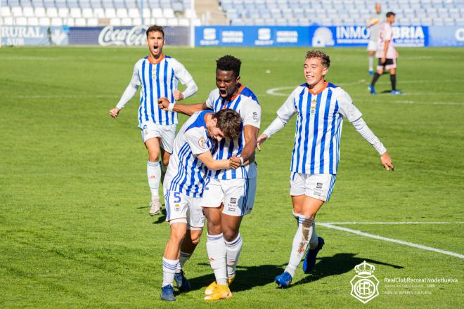 Los jugadores del Recre celebran un gol ante el Marino (Foto: Recreativo de Huelva).