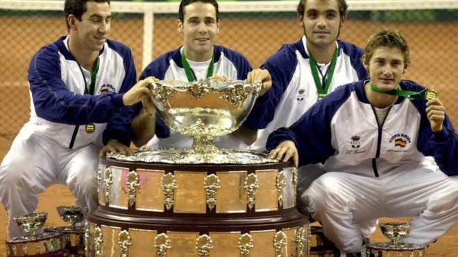 Albert Costa, Alex Corretja, Joan Balcells y Juan Carlos Ferrero, con la ensaladera en 2000 (Foto: