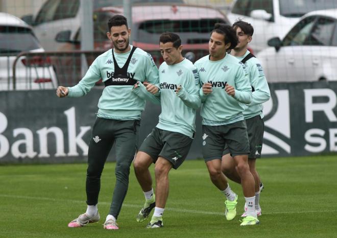 Los jugadores del Betis en el entrenamiento (foto: Kiko Hurtado).