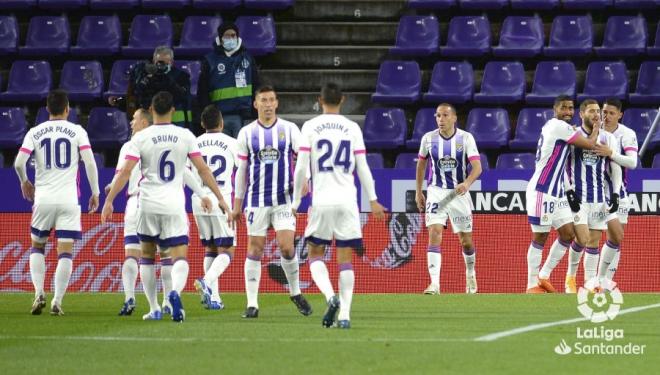 El Real Valladolid celebra el gol de Weissman a Osasuna (Foto: LaLiga).