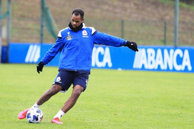 Diego Rolan entrenando con el Dépor en Abegondo (Foto: RCD).