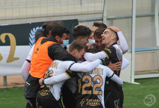 Los jugadores de Unionistas celebran un gol (Foto: Unionistas de Salamanca CF).