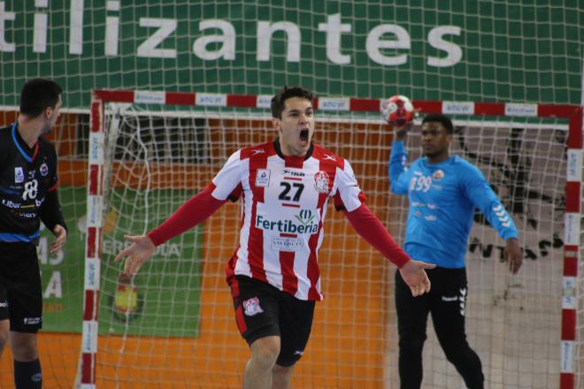 Vuelve la afición al Ovni para vivir la final del Fertiberia ante el Guadalajara (Foto: Pepa Cones