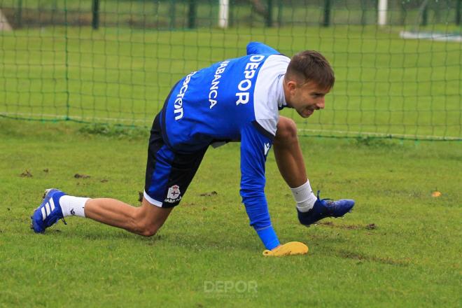 Yago Gandoy realizando ejercicios en Abegondo (Foto: RCD).