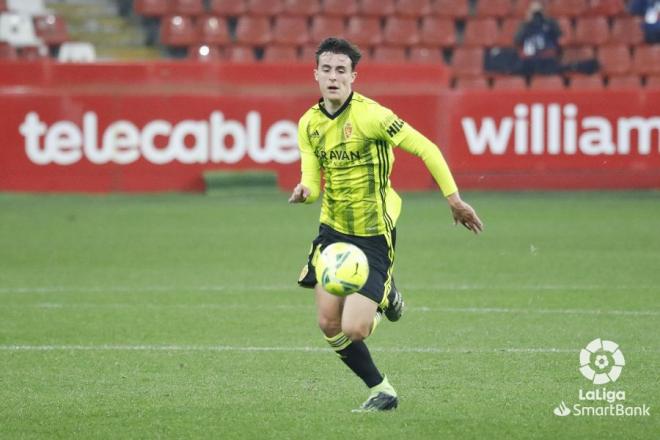 Francés, en una jugada del Sporting-Zaragoza (Foto: LaLiga).