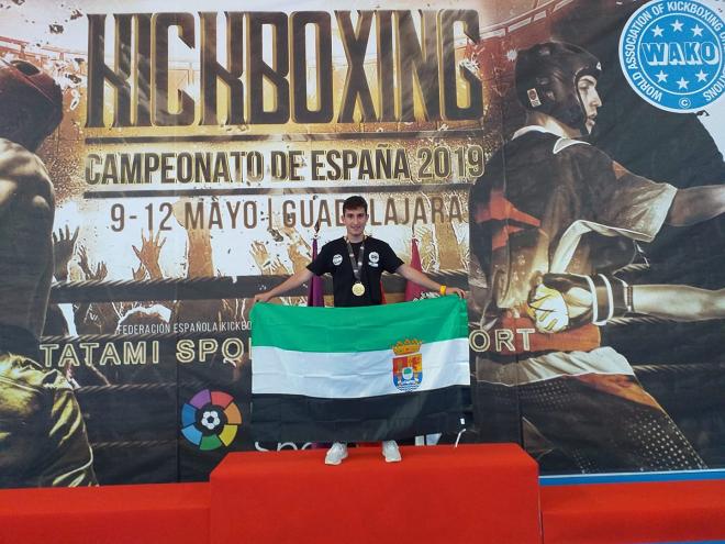 Julián Lozano, campeón de España de kick boxing (Foto: FEKB)