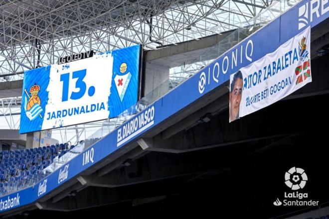 Homenaje a Aitor Zabaleta en la previa del Real Sociedad-Eibar (Foto: LaLiga)