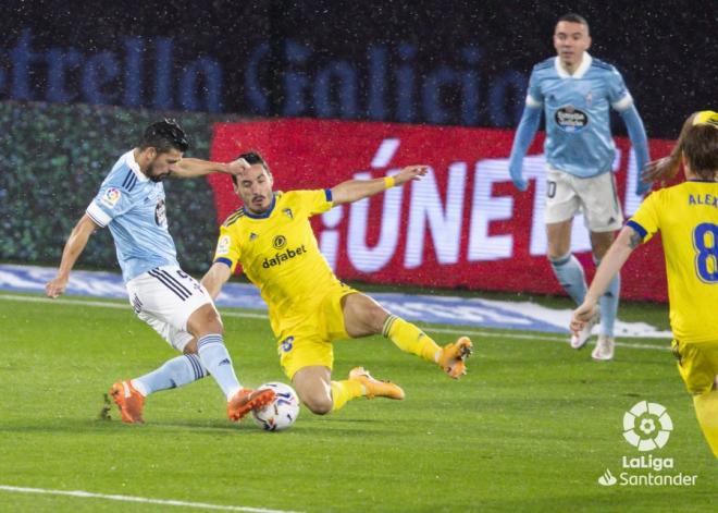Nolito dispara en su gol en el Celta-Cádiz (Foto: LaLiga).